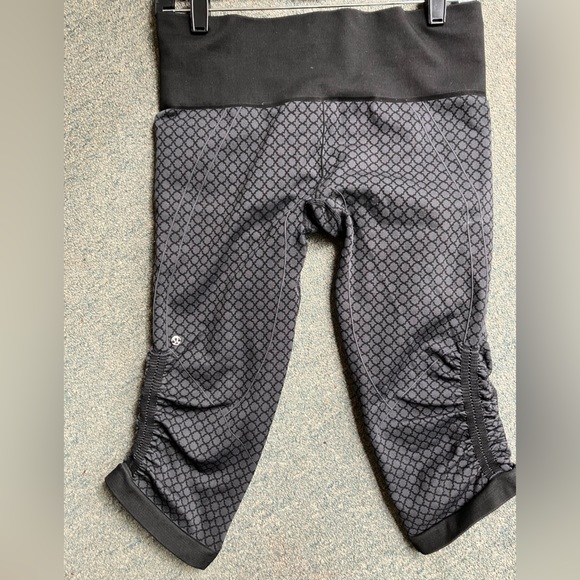 Lululemon NO SIZE pants! Compression pants. IVE shown inches for rise, front/bk - Picture 2 of 6